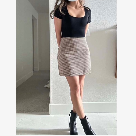 Houndstooth Khaki Tan Mini Skirt - Picture 10 of 15